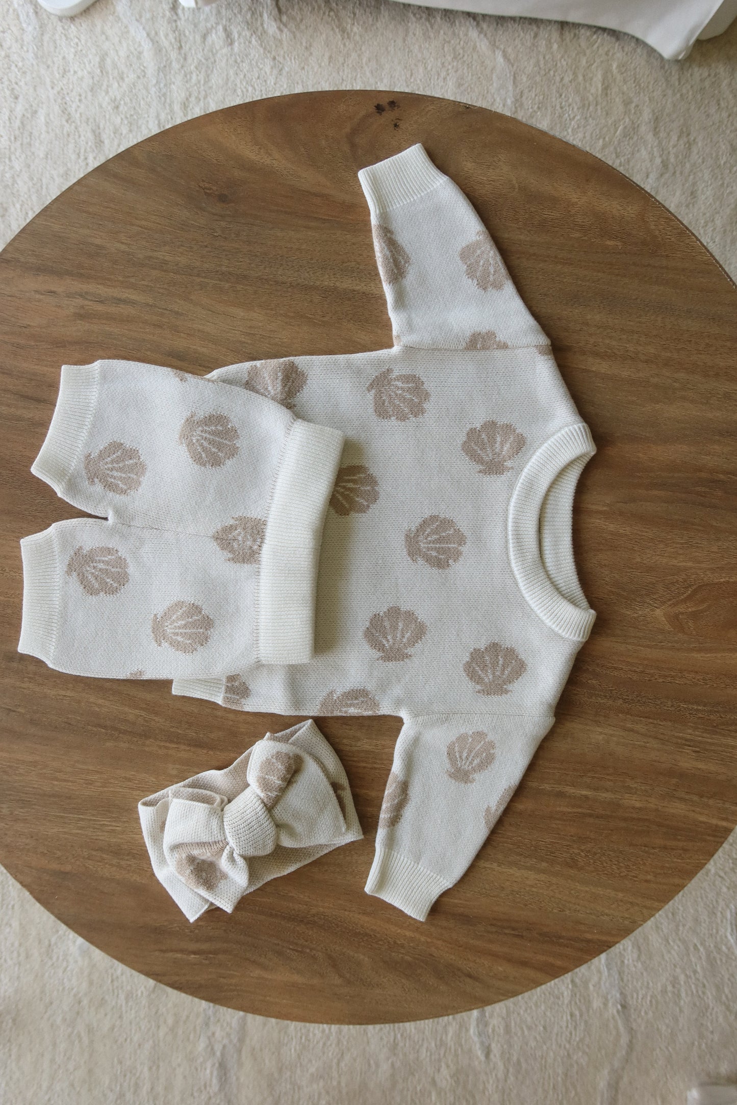 knitted seashell bow - one size