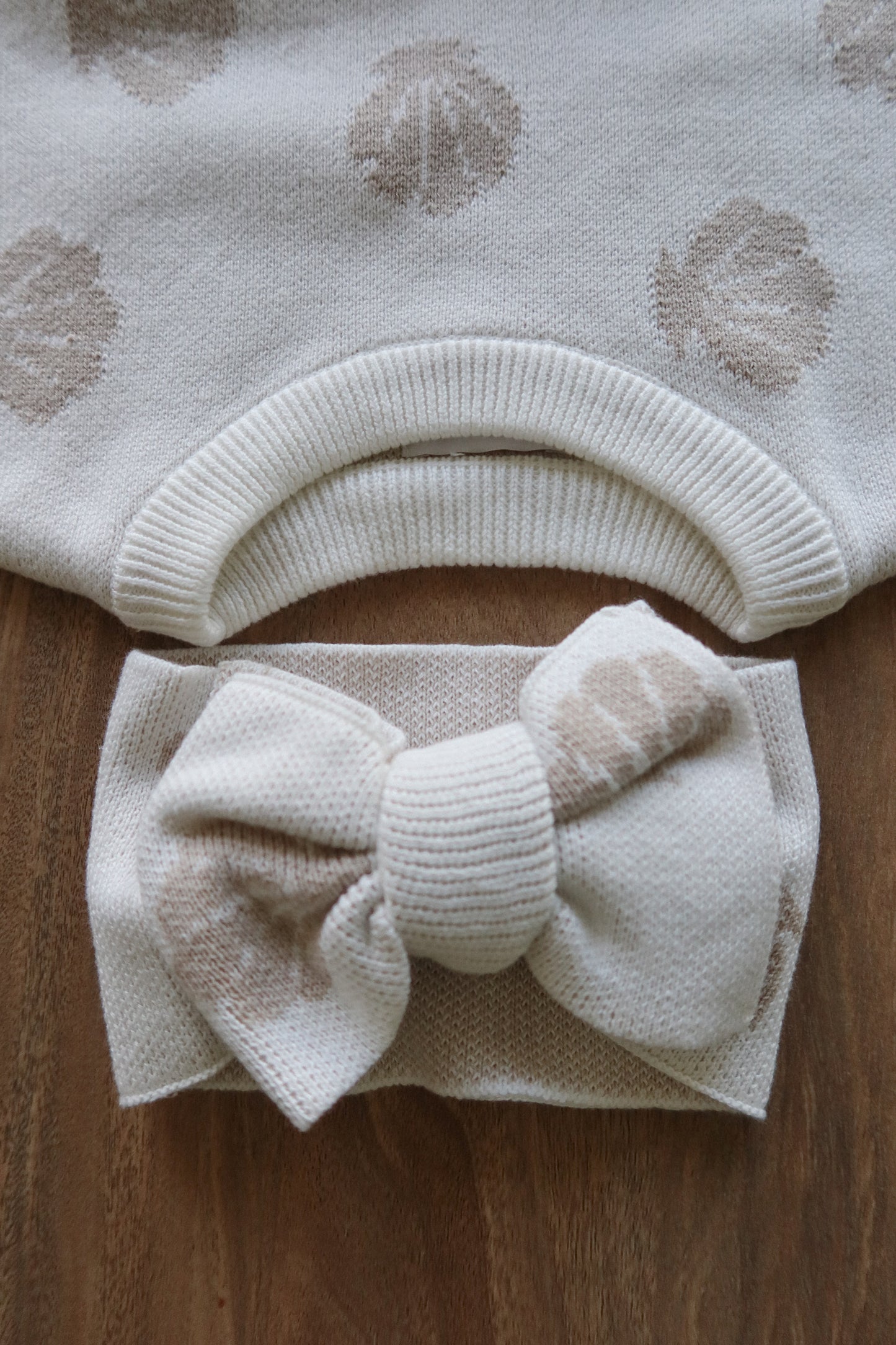 knitted seashell bow - one size
